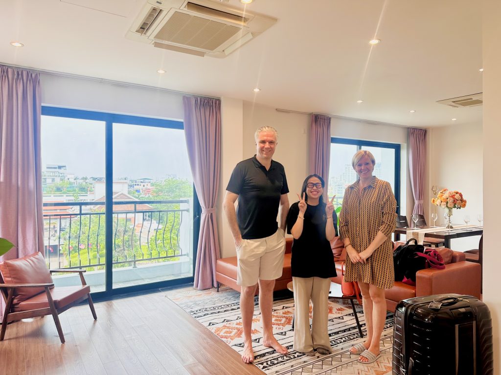 Customer-care-is-always-an-honor-for-naland-apartments-staff