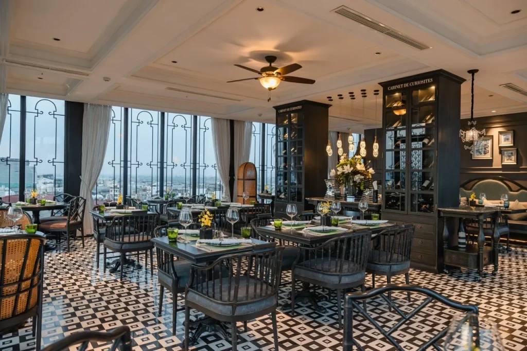 Being-a-central-district-hoan-kiem-is-home-to-many-upscale-restaurants-and-cafes