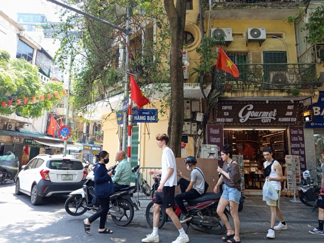 Hang-bac-street-is-a-favorite-place-for-many Tourists-and-foreigners-to-walk-and-have-fun.