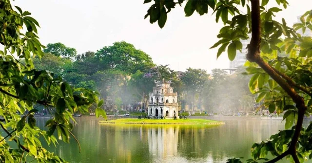 Hoan-kiem-lake-the-iconic-symbol-of-hoan-kiem-district