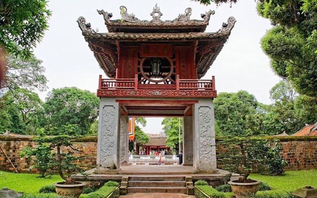 Khue-van-cac-a-beautiful-symbol-of-the-temple-of-literature