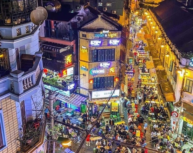 Old-quarter-ta-hien-corner-2