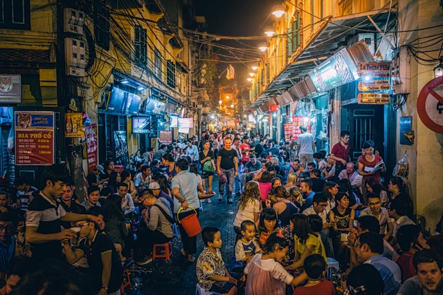 Old-quarter-ta-hien-corner