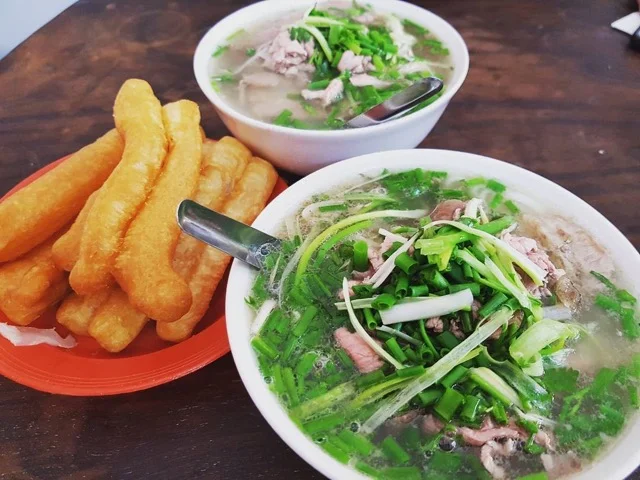 Pho-is-one-of-the-most-popular-breakfast-dishes-and-a-must-try-local-food-in-hanoi