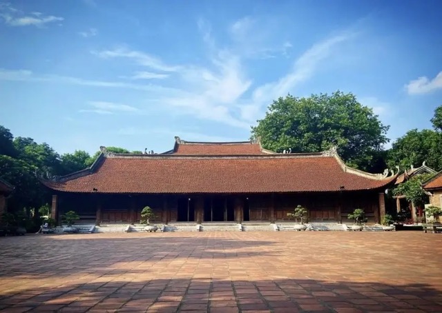 The-temple-of-literature-imperial-academy-is-the-first-university-in-vietnam