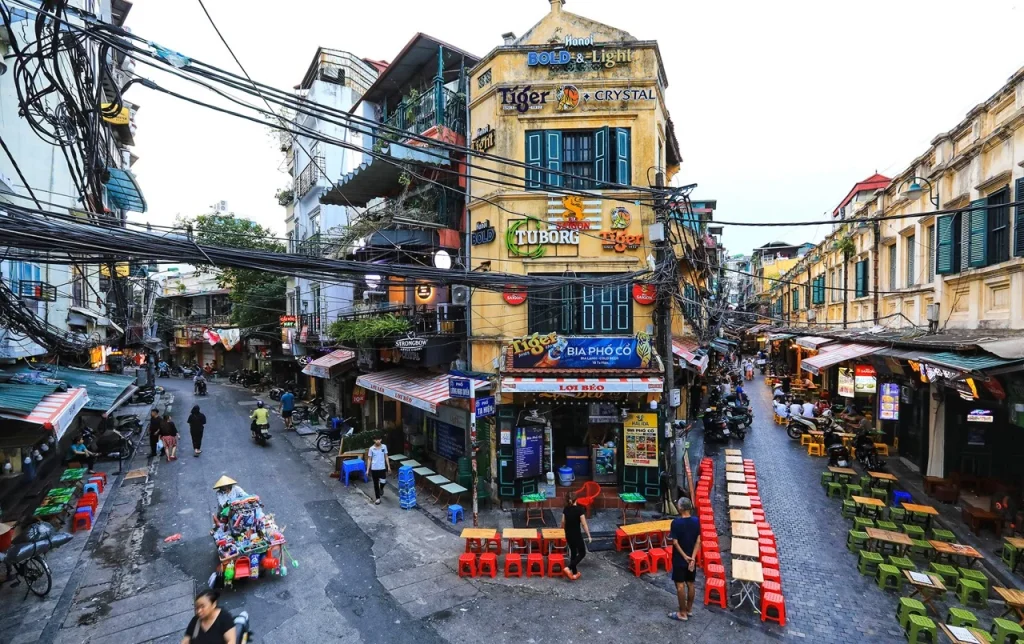 With-its-ancient-architecture-hanoi-old-quarter-is-a-cultural-highlight-and-a-top-place-to-visit-in-hanoi