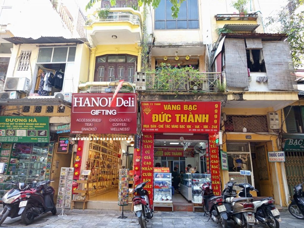 Hang-bac-street-1