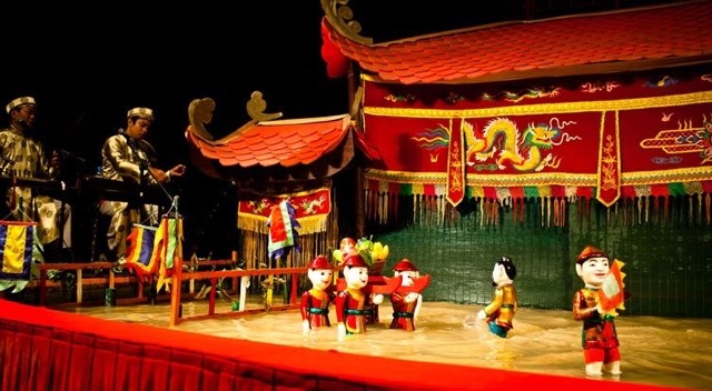Water-puppetry