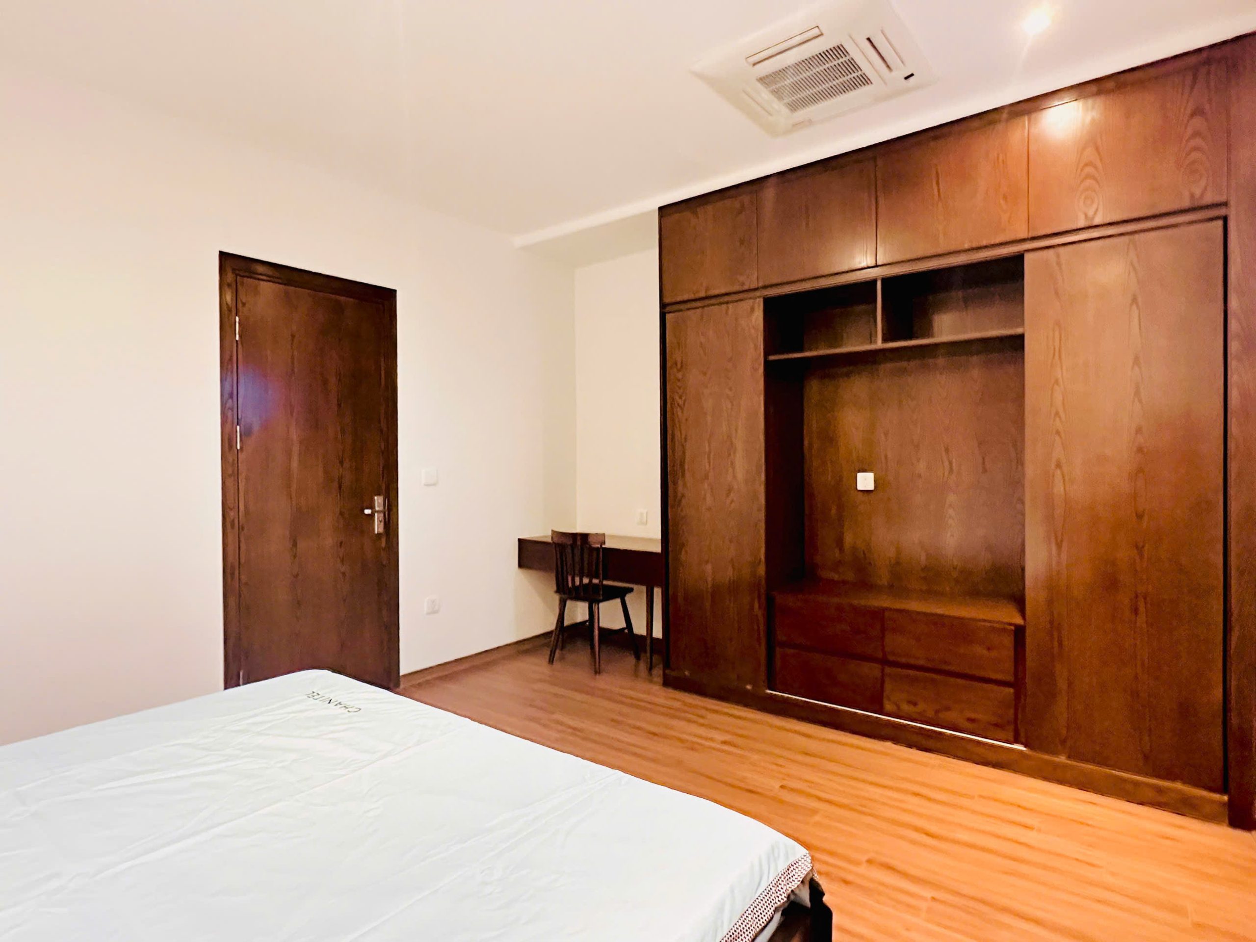 Z6726930348060_9a7e3be42f2b3a61bf1dfe00cb0391f8