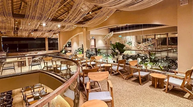 Around-the-tay-ho-hanoi-apartments-there-are-plenty-of-lakesid- Cafe