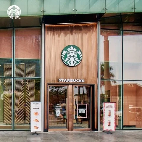 Beyond-restaurants-lotte-building-also-features-many-popular-coffee-shops
