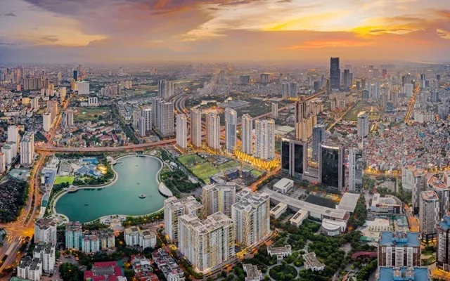 Hanoi-offers-a-convenient-living-environment-with-a-developed-economy-and-services