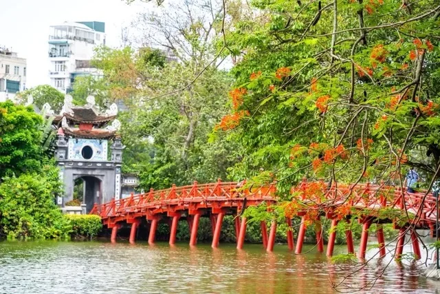 Hoan-kiem-lake-and-ngoc-son-temple-are-among-the-most-famous-historical-landmarks-in-hanoi