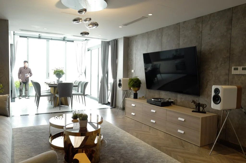 Na-land-apartment-also-offers-luxurious-and-high-class-living-spaces-for-guests