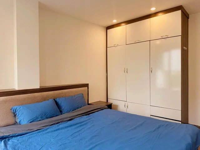 Full-height-built-in-wardrobes-in-the-bedroom