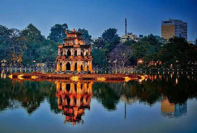 What-is-it-about-hoan-kiem-lake-hanoi-that-makes-tourists-so-fascinated